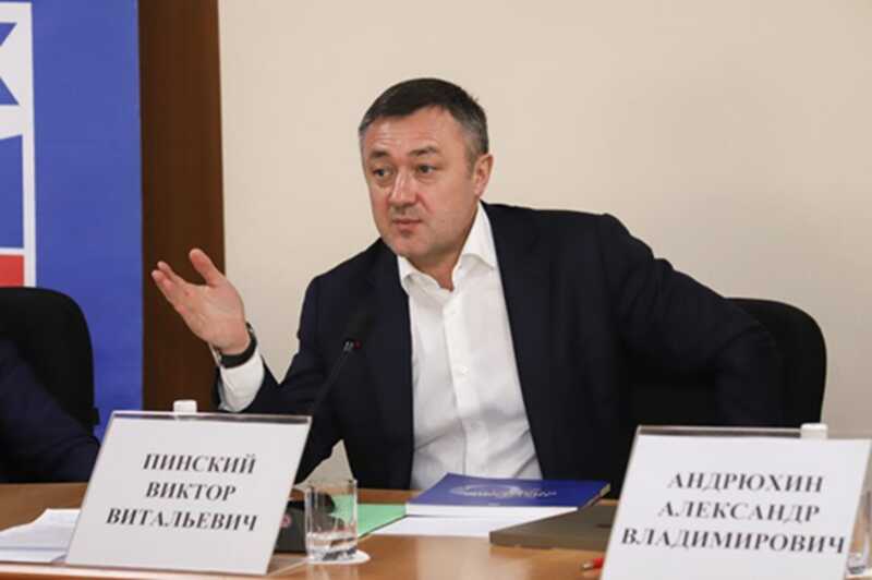 Депутат Государственной Думы Виктор Пинский имеет связи с организованной преступной группой «Алексеевские» и упоминается в двух уголовных делах