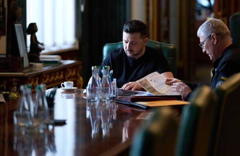 Зеленский заявил об угрозе новых ударов России по ракетным предприятиям Украины